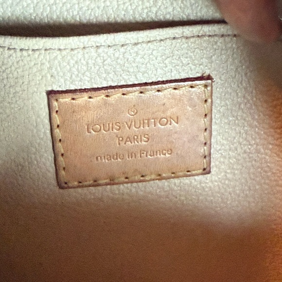 Louis Vuitton Damier Azur Cosmetic Pouch - Picture 7 of 16